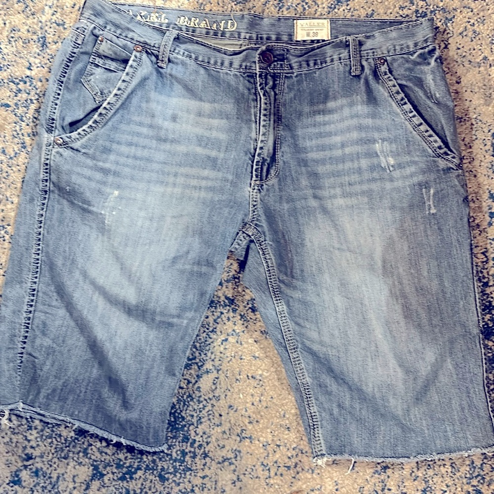 Cut off Axel shorts